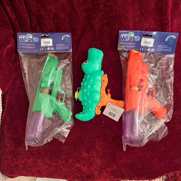 BUNDLE OF 3 WATER TOYS – GATOR & AQUA WORLD SQUIRT GUNS - Picture 2 of 6